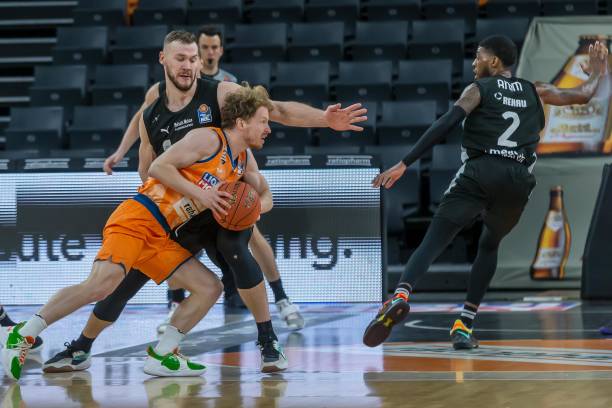 伴随着争议 伴随着争议