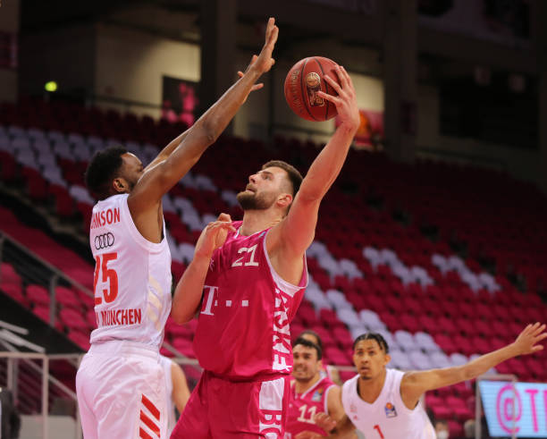 篮球巨星勒 篮球巨星勒