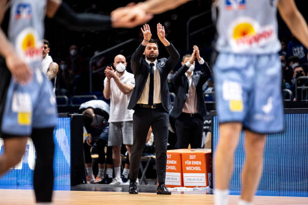 强对话里交 强对话里交