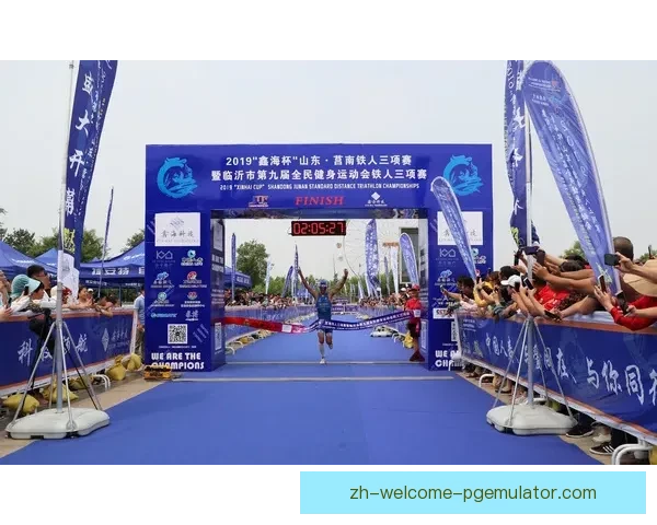 铁人三项挑战：泳、骑、跑协力拼搏